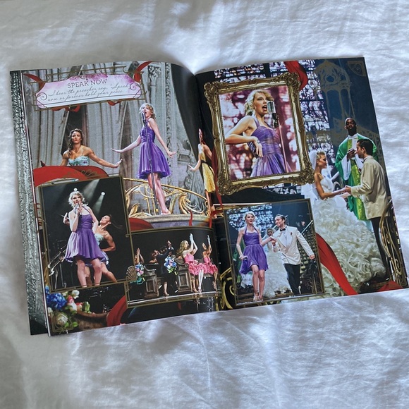 RARE Taylor Swift Speak Now 2011 World Tour Photo Book - Collectors Item 💜 - Picture 3 of 6